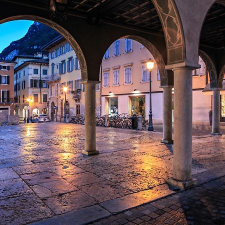 Nido Sui Tetti Di Riva Del Garda - Happy Rentals Ngoại thất bức ảnh