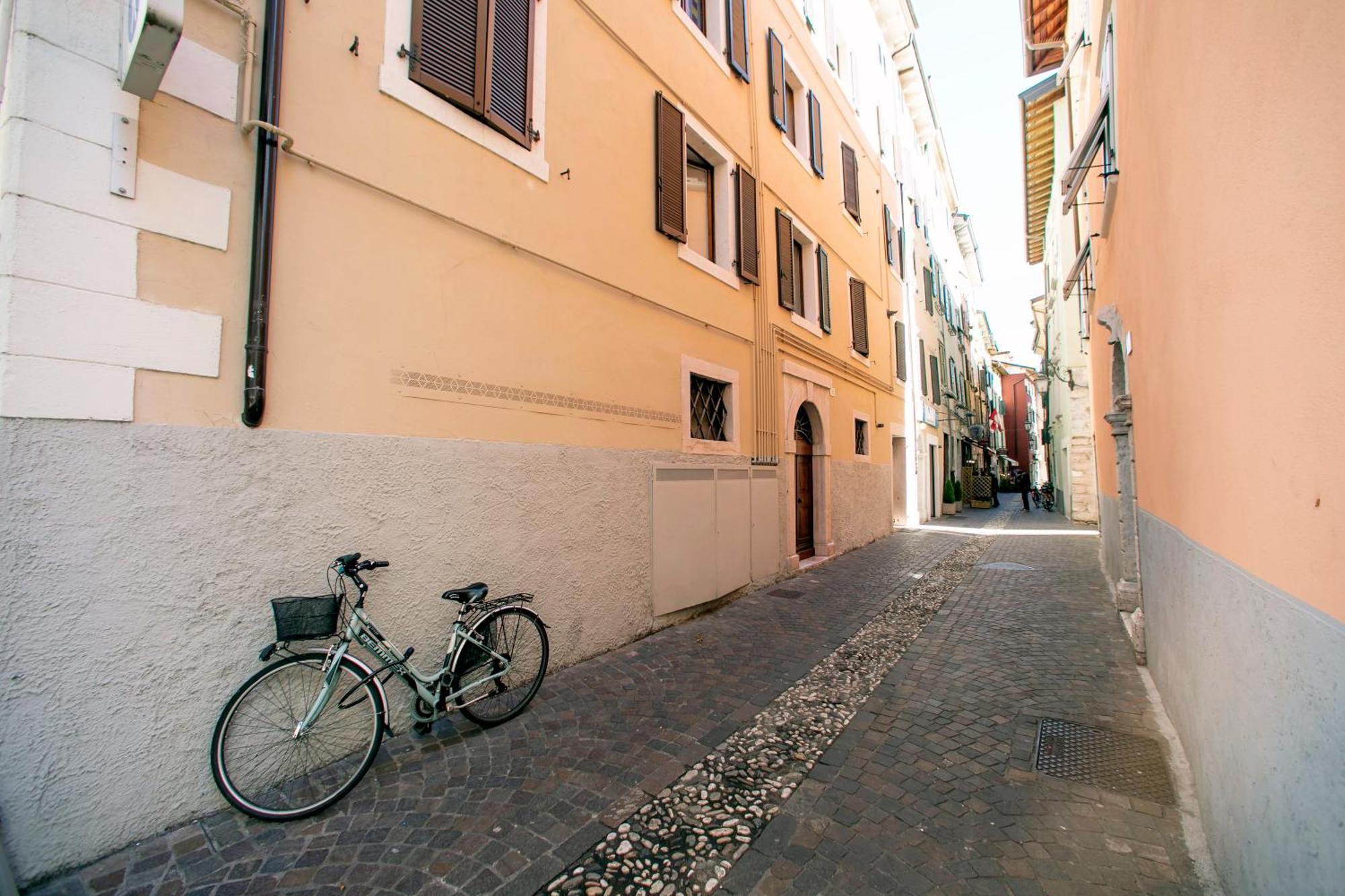 Nido Sui Tetti Di Riva Del Garda - Happy Rentals Ngoại thất bức ảnh