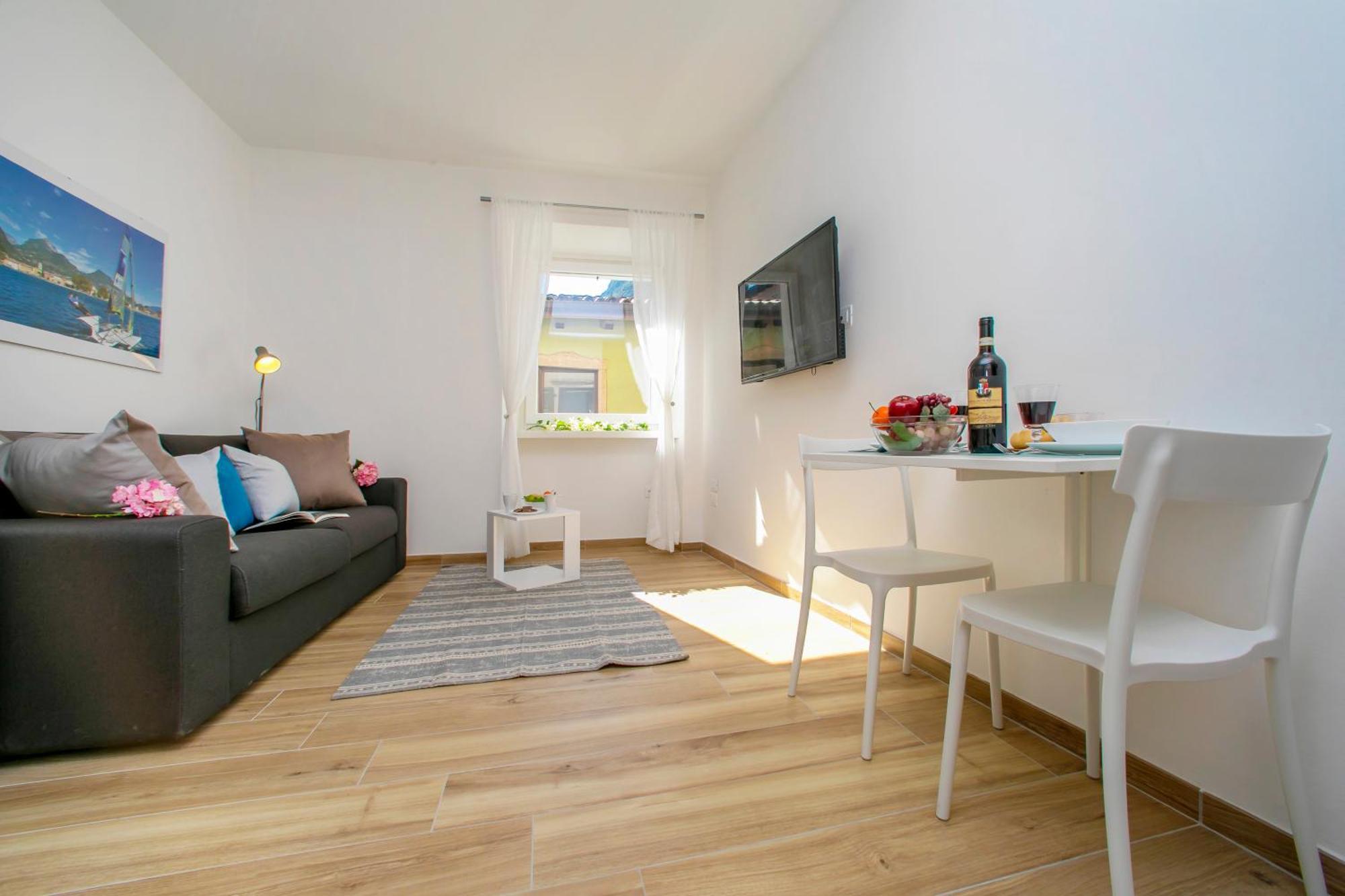 Nido Sui Tetti Di Riva Del Garda - Happy Rentals Ngoại thất bức ảnh