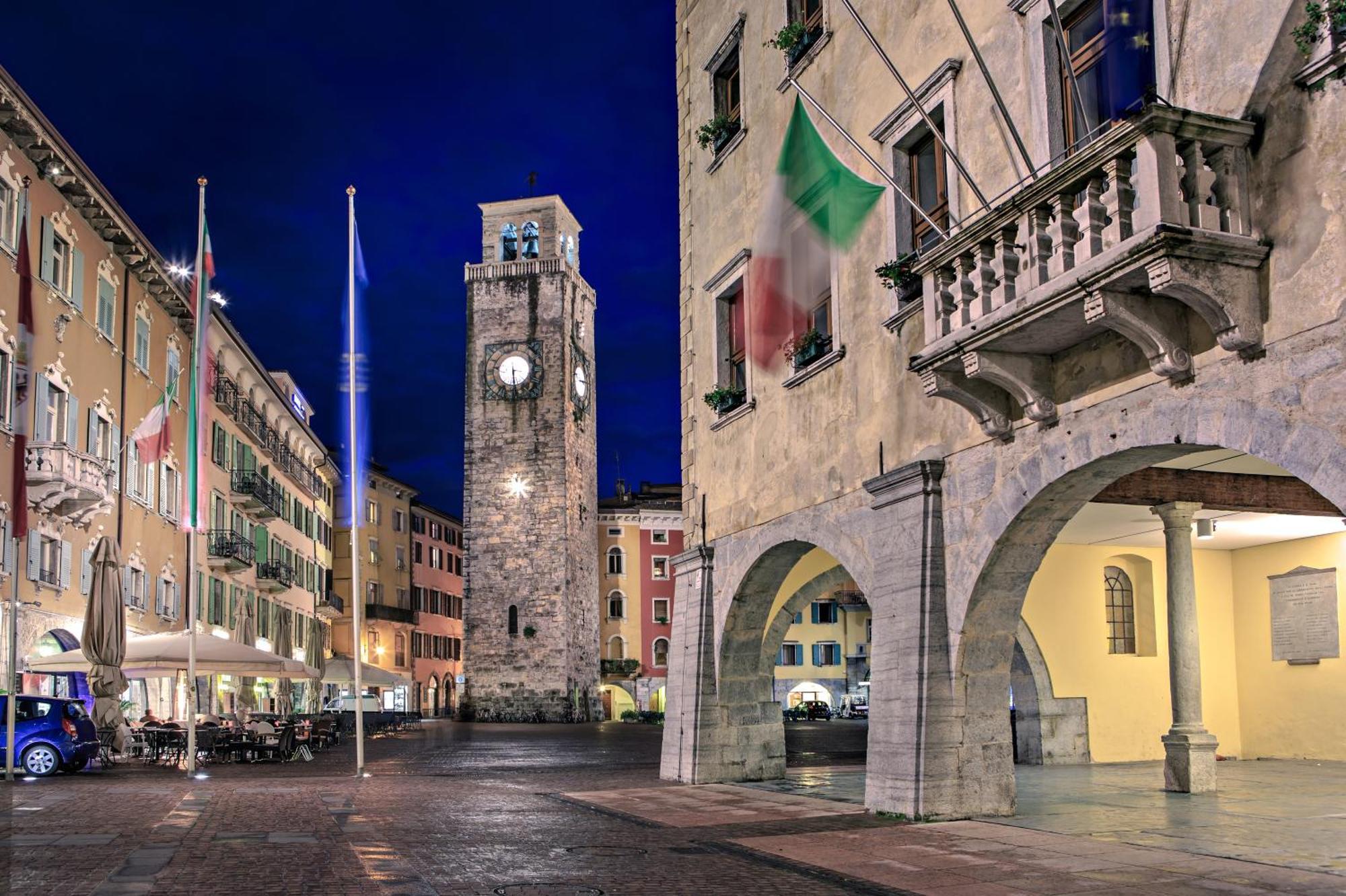 Nido Sui Tetti Di Riva Del Garda - Happy Rentals Ngoại thất bức ảnh